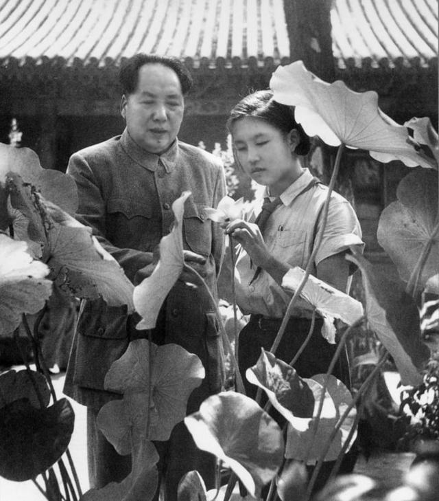 李讷获父爱最多，32岁离婚，毛主席得知原因落泪：讷娃婚事草率了