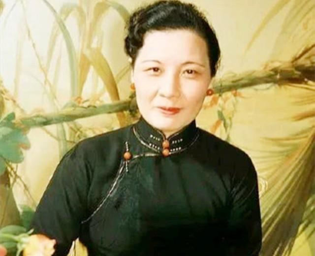 在得知蒋经国离世后，沉默许久的宋美龄落寞又悲伤地说了句话