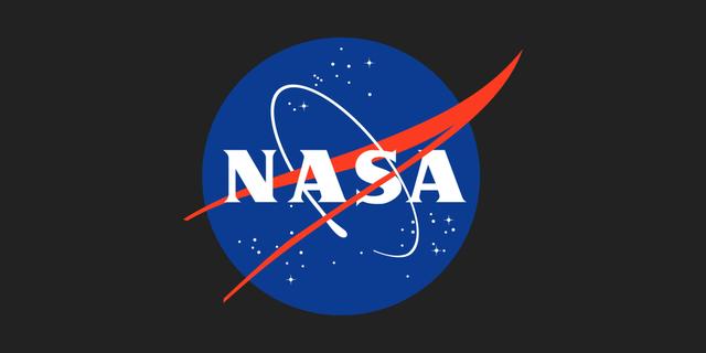 宇宙的颜色是什么？王亚平：太空是深邃的黑色！被NASA骗了？