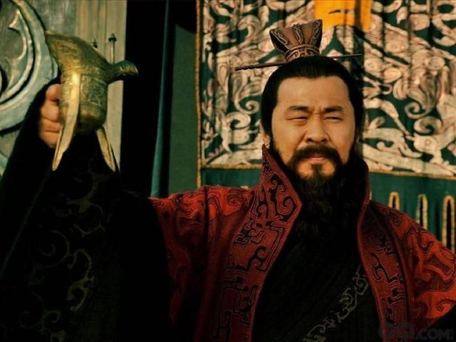 25岁追杀曹操，29岁追杀刘备，46岁追杀孙权，这名虎将是谁？