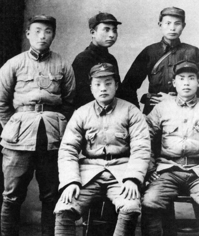 1982年，开国上将杨勇咳嗽不止，医生一摸腹部：肝怎么掉下来了？