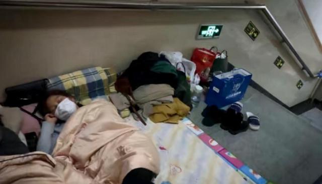 河南女孩承诺：谁救我父亲就嫁谁！40万医疗费到手后，她嫁了吗？