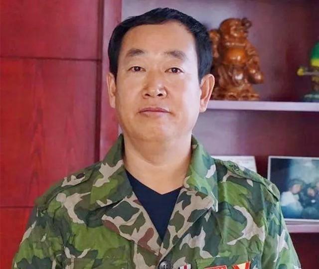 老山战役，幸存的黑豹突击队队员年年相聚，站成一排等待班长点名