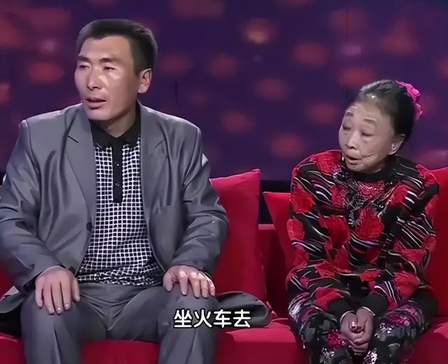 85岁马玉琴被丈夫苛待，午饭用小面包应付，丈夫：不想费事