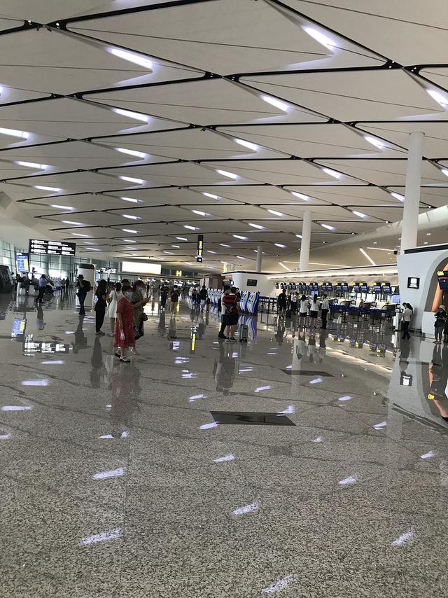 驚喜滿滿！王牌A359墨鏡俠執飛首航，川航還給乘客准備了大禮包