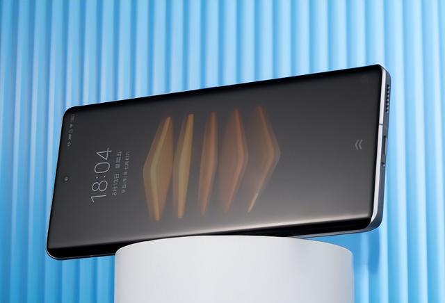 发布八个月下跌1200元，12GB+256GB+120W，E5屏旗舰售价乱套了
