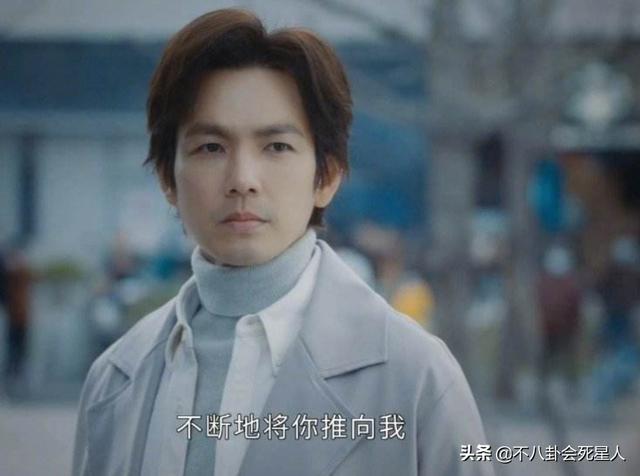 “假冻龄男神”被揭穿，脸肿、僵硬、笑不出来，钟汉良尤其明显