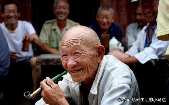 独居老人哭诉：人过七十才发现，晚年的亲情，远比想象的要残酷