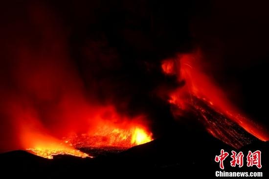 埃特纳火山突发猛喷！烟柱直冲1万米，是何原因？危害或超汤加
