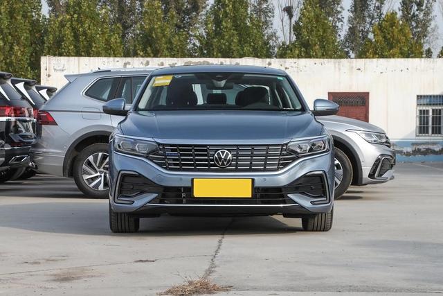 纯电续航63公里，起步22.99万元还挂绿牌，帕萨特PHEV怎么样？