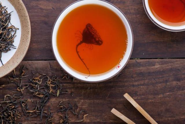 高血压人群，适合喝红茶还是更适合喝绿茶？相关研究来告诉你答案
