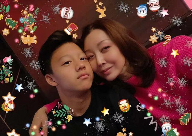 50岁孙悦晒出生时老屋，被儿子吐槽像鬼屋，17年前嫁身家10亿富商