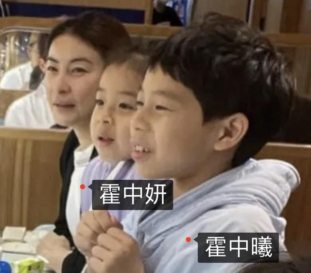 霍启刚全家外出就餐，大女儿高清正脸首次曝光，灵动可爱像郭晶晶