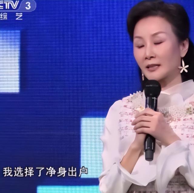雪瑞姑姑：“冻龄奶奶”走红网络，抖音第一富婆，62岁活成18模样