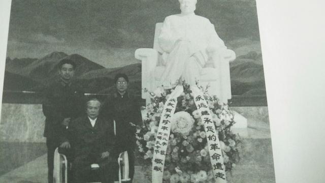 1959年，毛主席在庐山接见贺子珍，临别时说：我明天一定再来