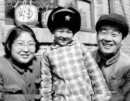 1976年，孔继宁14岁外公毛主席去世，孔继宁：妈妈一直想念外公