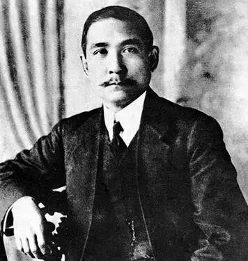 天安门城楼先后挂过12个人的画像，除了毛主席外，还有哪些人？