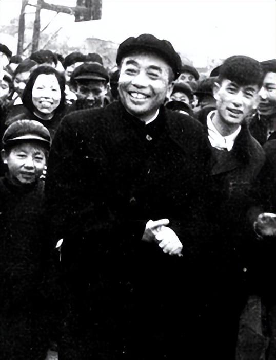 51年毛主席与周世钊见面，聊起抗美援朝，周：岸英去世怪彭老总吗