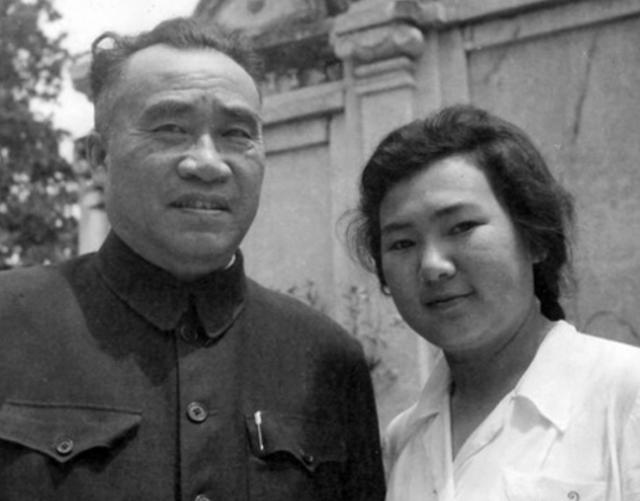 毛岸英收到陌生来信，称自己找父亲，毛主席立刻反应：朱德的千金