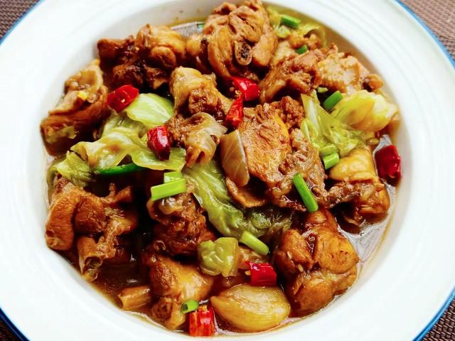 清明节吃青团时也要给家人做道焖菜，含优质蛋白，助力提高免疫力
