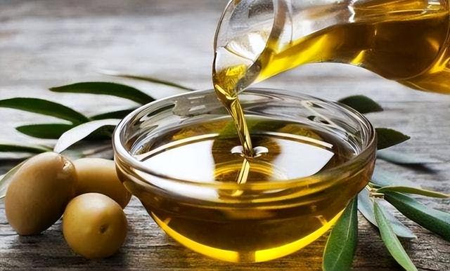 什么油“最”不健康呢，是大豆油吗？提醒：这2种油尽量要少吃