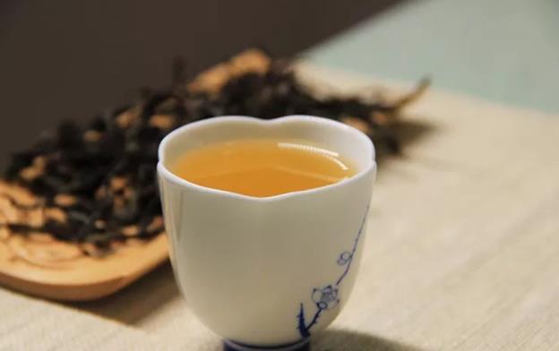 有一种人，没什么朋友，和亲戚交往也很现实