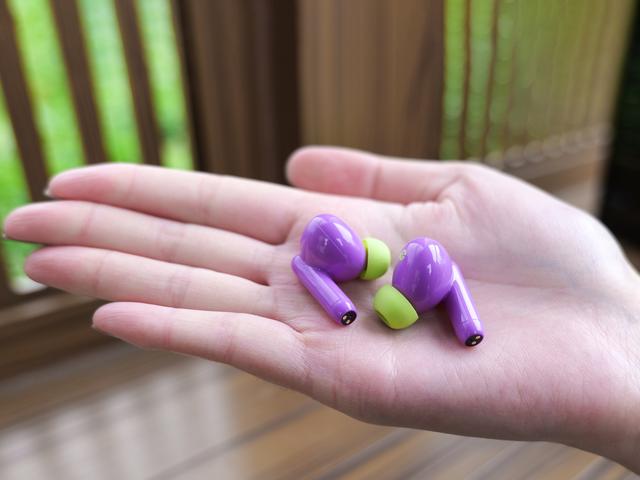 新耳机开箱：配色忒大胆，外观很吸睛，是否表里如一呢？
