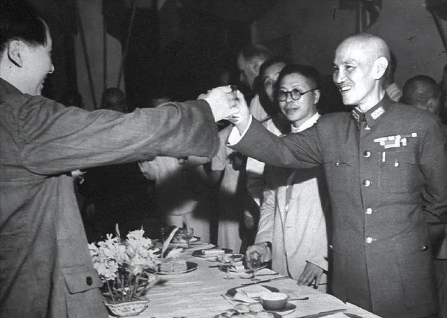 决战之际，美国一眼看出毛主席与老蒋的3大不同，断言毛泽东必胜