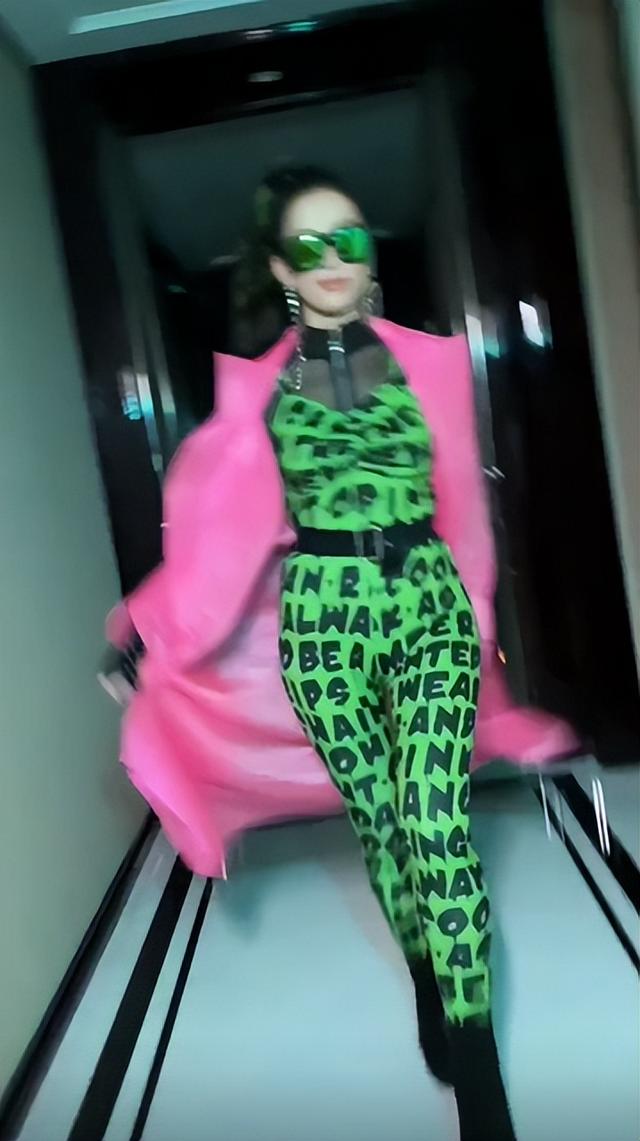 绿裙子跳舞(绿裙子跳舞视频)