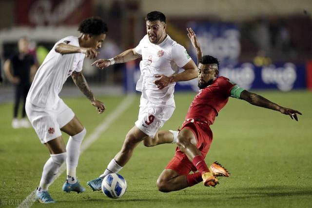 1-0，世界第63爆冷取胜，加拿大力压美国锁定第一，国足好好学学