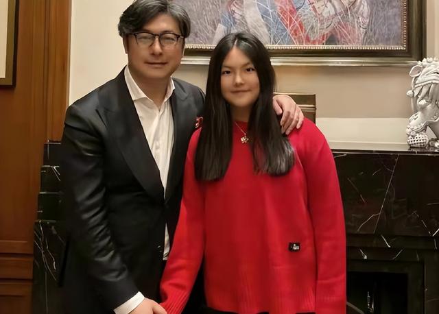 王诗龄气质大变！才12岁就变成熟，穿炫富造型意外比李湘更顺眼
