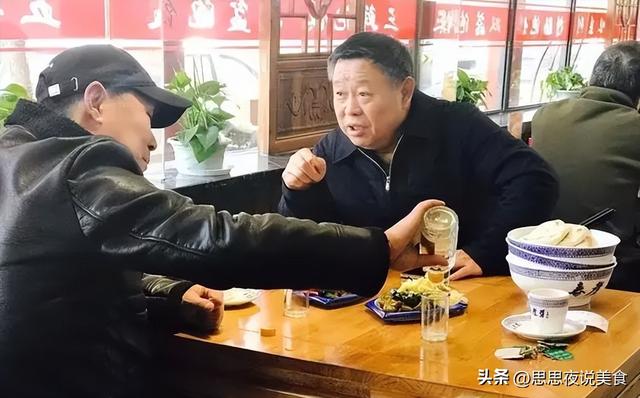 年銷過百億！15塊1瓶的牛欄山，明知是酒精酒，為啥還這麼多人喝 - 天天要聞