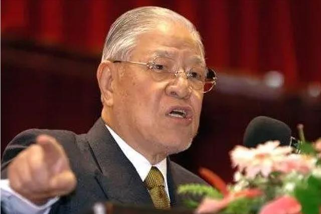1996年，李登辉撤掉两蒋陵墓守卫，宋美龄：应该考虑移灵的事情了