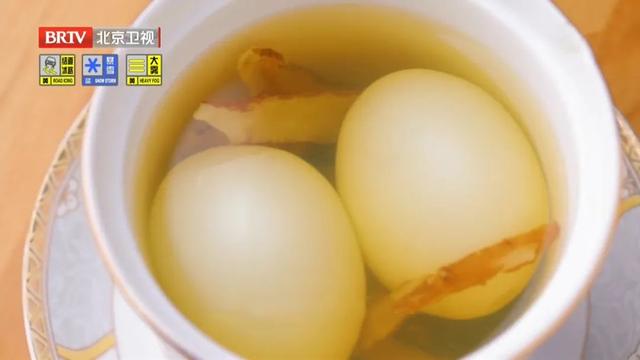 上了年纪，容易气血不足！鸡蛋和一物经常煮着吃，养气血又活血