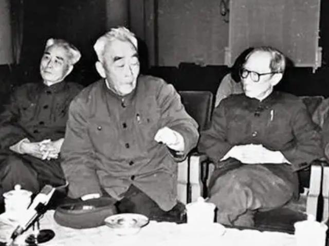 拒不改造的国军中将黄维，为何能给毛主席守灵，去世后葬入八宝山