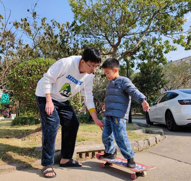 教你花式提问技巧，帮助幼儿园小朋友理解“什么是爱？”