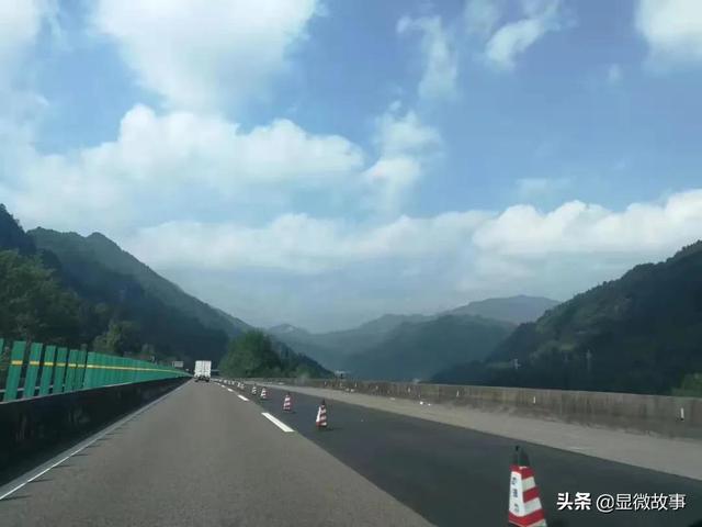 那些在路上的老年人：在景區找不到廁所、不會手機買票