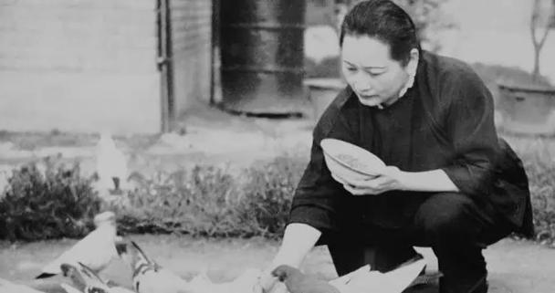 1981年宋庆龄临终前，向好友叮嘱后事：我死后将长眠于李燕娥旁边