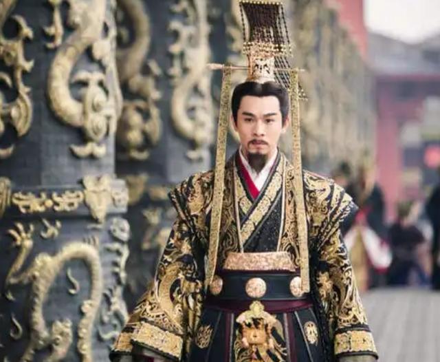 秦始皇为何把“寡人”改为“朕”，有什么深意？将字拆开读就懂了