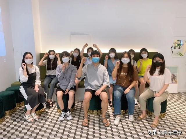 韩网震怒！两年拿四十万和十年领五千万，尹锡悦福利政策引爆舆论