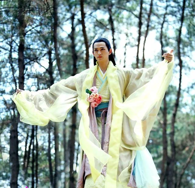 �����Ǽ�������(ƾ����ǧ�ǡ���������ɣ��˿�ȴ��18����Ա���䣬��Դ��������)