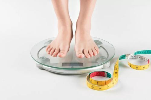走路时，膝盖突然“软”一下，是怎么回事？医生告诉你答案
