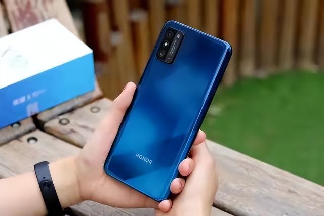 荣耀X40新机曝光，5600mAh+5nm+120Hz，天玑8000处理器坐镇