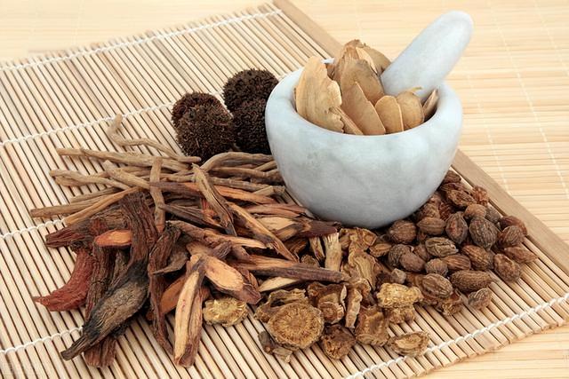 痛风，一个病症两种方子，治病如破冰，可暴力砸碎，也可温度融化