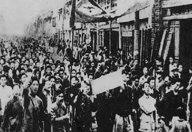 1949年，女乞丐找到政府，将破棉衣里的16两黄金上交，后来如何了