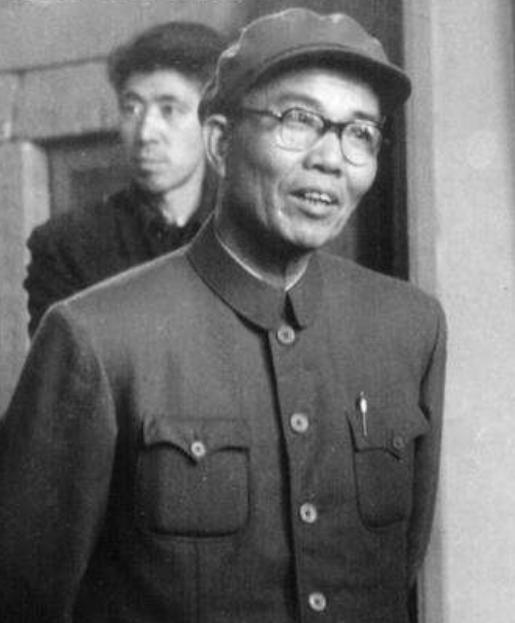 开国中将湘江战役被俘，回延安后不敢见主席，遗嘱骨灰不入八宝山