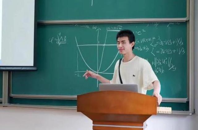从青橙奖到被抢注为商标，“韦神”五次上热搜，成了数学科普大使