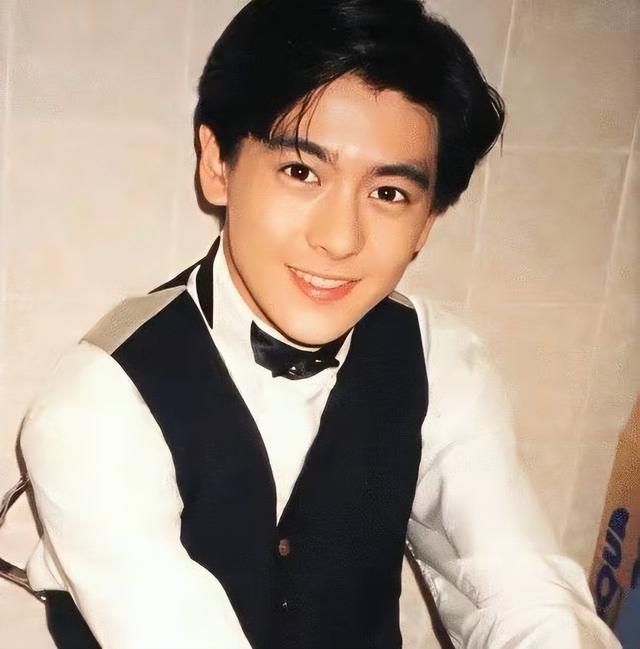 "不老男神"都假的，满脸皱纹、发黄出油，生图揭露"人间真实"