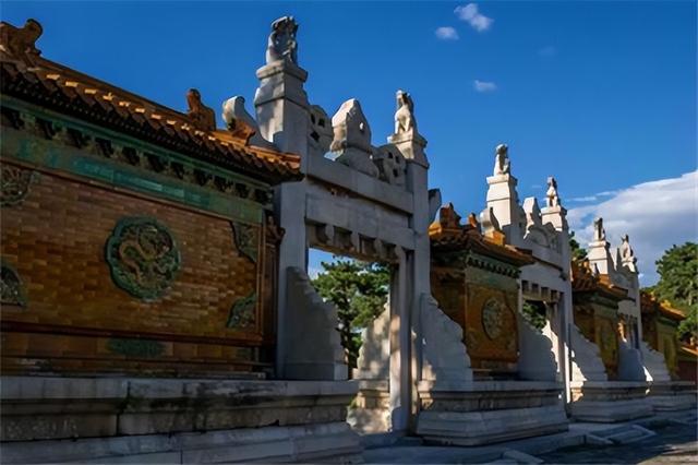 清朝亡了111年，至今为何还有人守皇陵，谁来发工资？他们是谁？