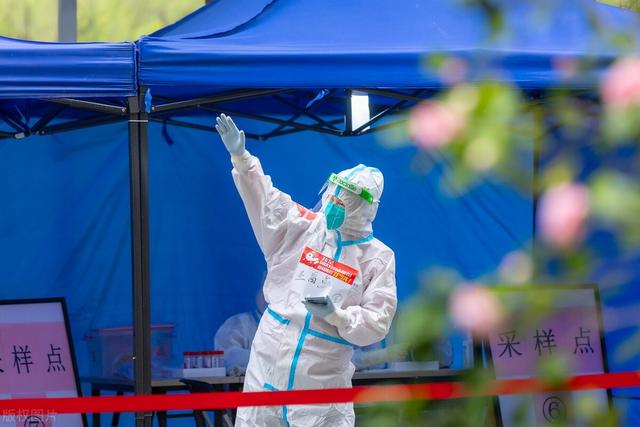 新冠轻症患者不用再住院了？卫健委发布的新方案，专家如何解读？